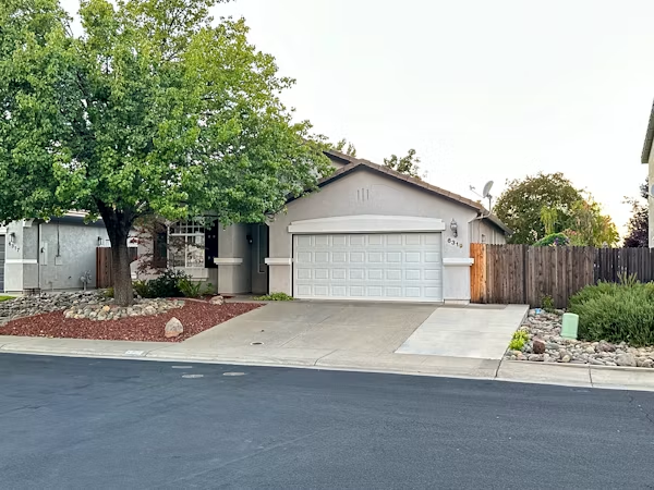 Residential paving contractor in California completing an asphalt driveway