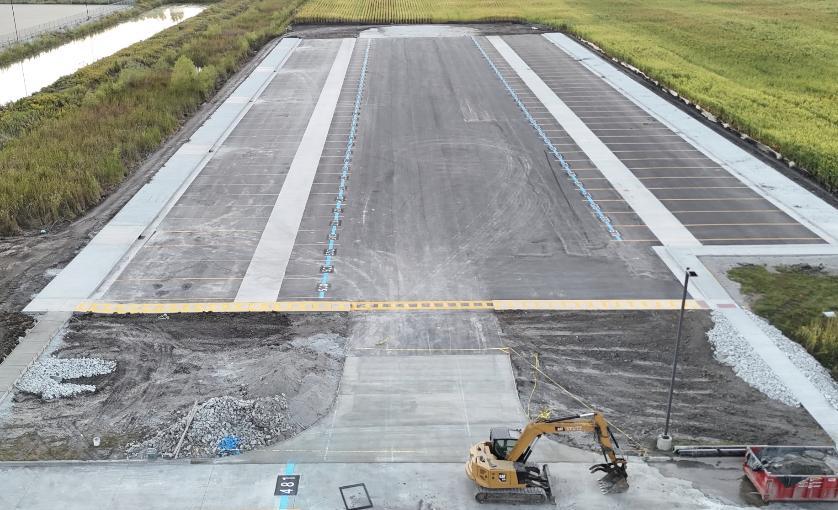 Concrete vs. Asphalt Parking Lots: Choosing the Right Contractor